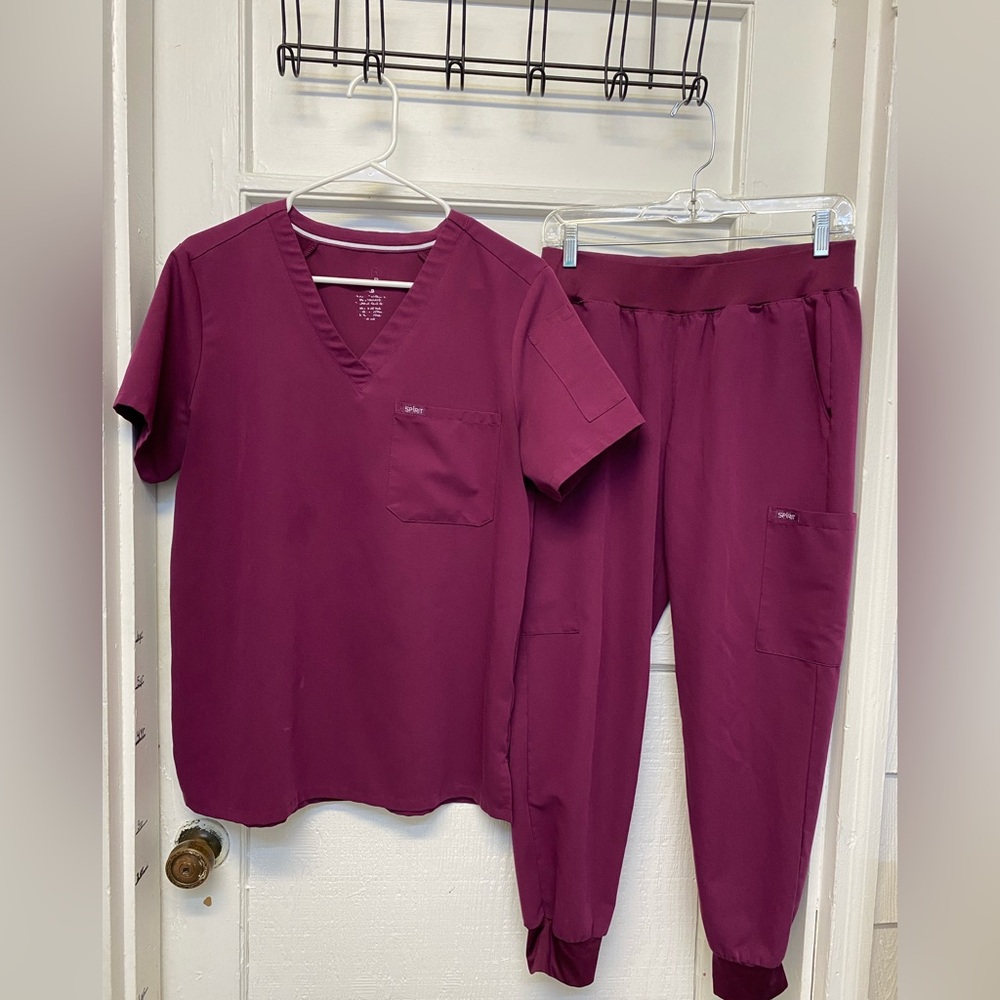 SPIRIT SCRUBS set women’s Medium Top , small petite joggers pant